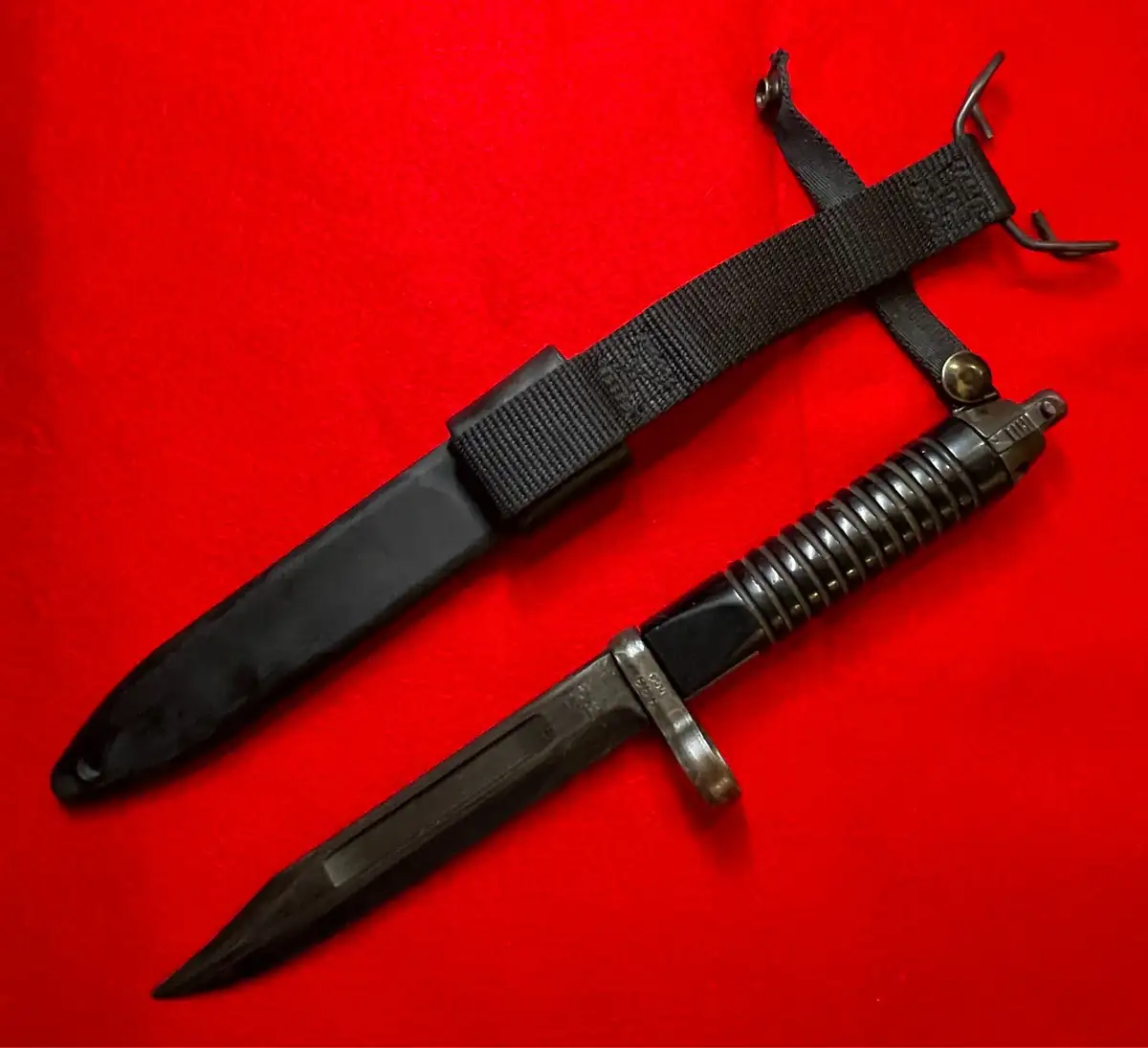Pakistani POF Model 1968 Commando Dagger - View 3