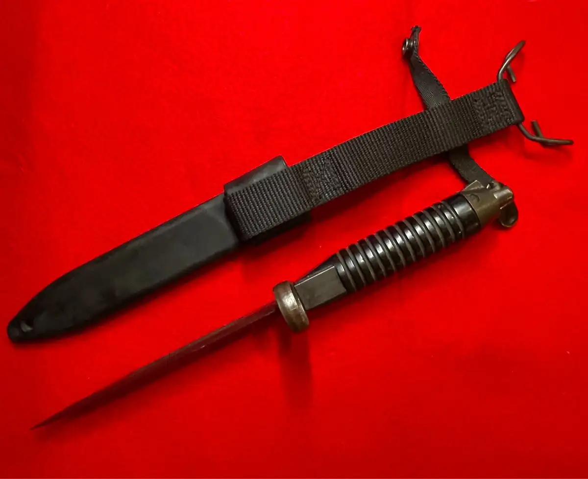 Pakistani POF Model 1968 Commando Dagger - View 4