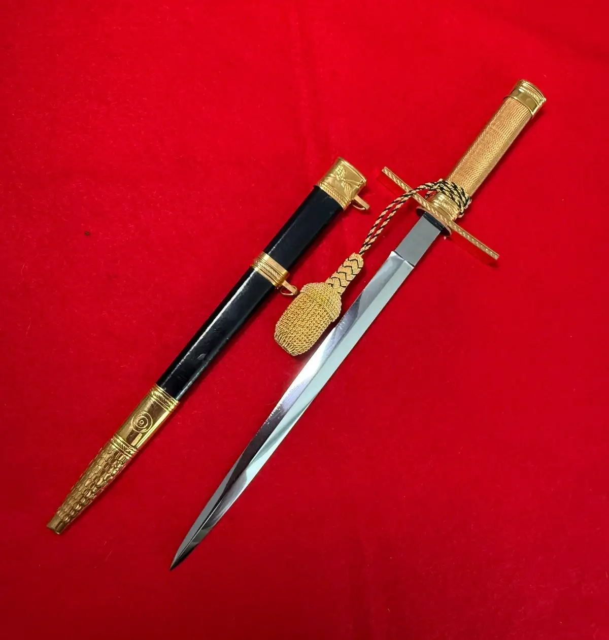 Swedish Mid-20th Century Air Force Officer Dagger alternate view