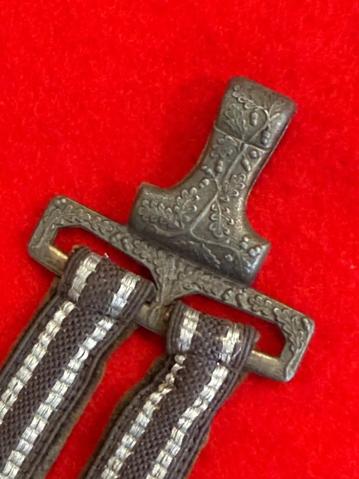German WWII Luftwaffe Officer Dagger Deluxe Hangers alternate view
