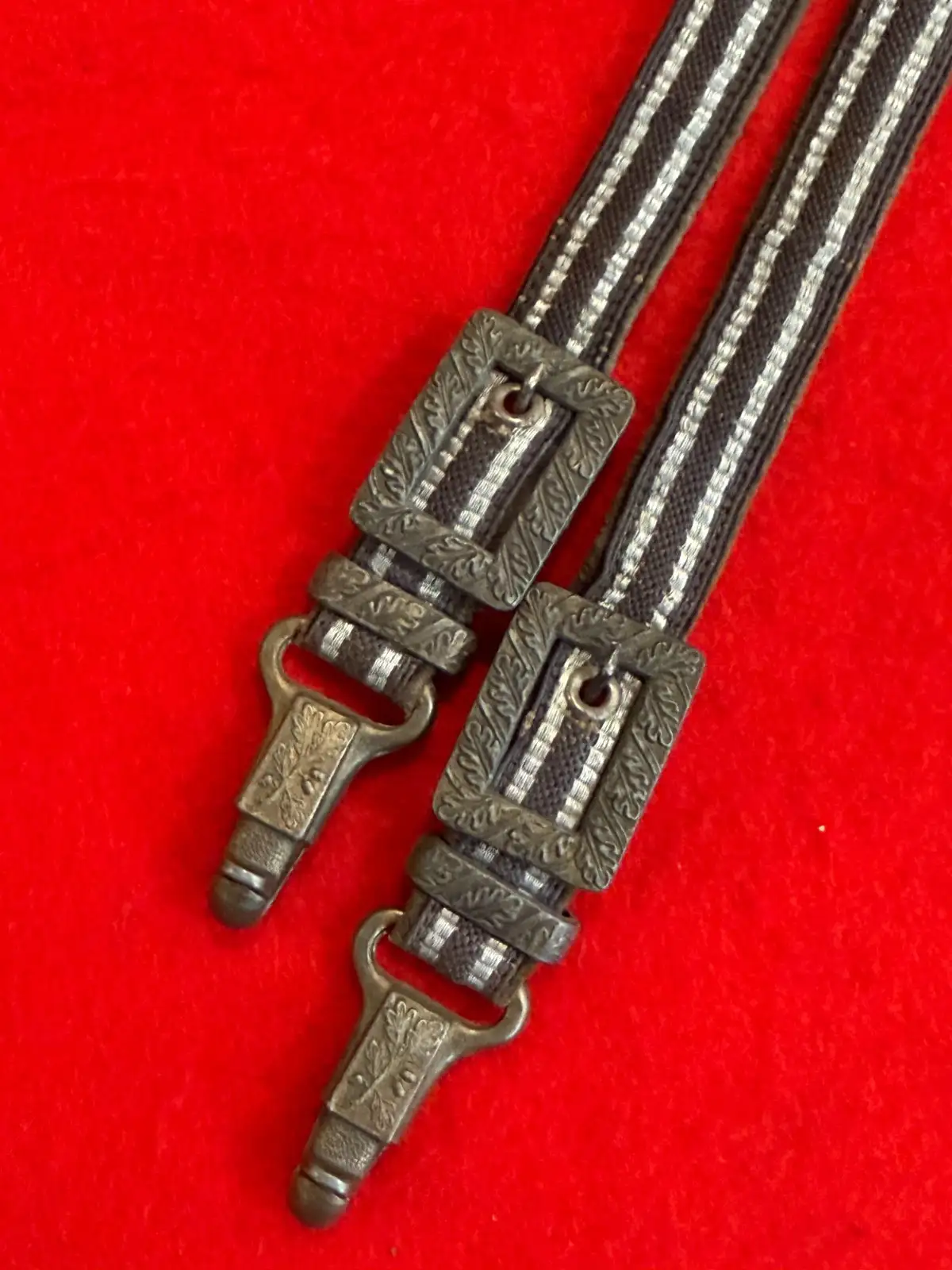 German WWII Luftwaffe Officer Dagger Deluxe Hangers - View 3
