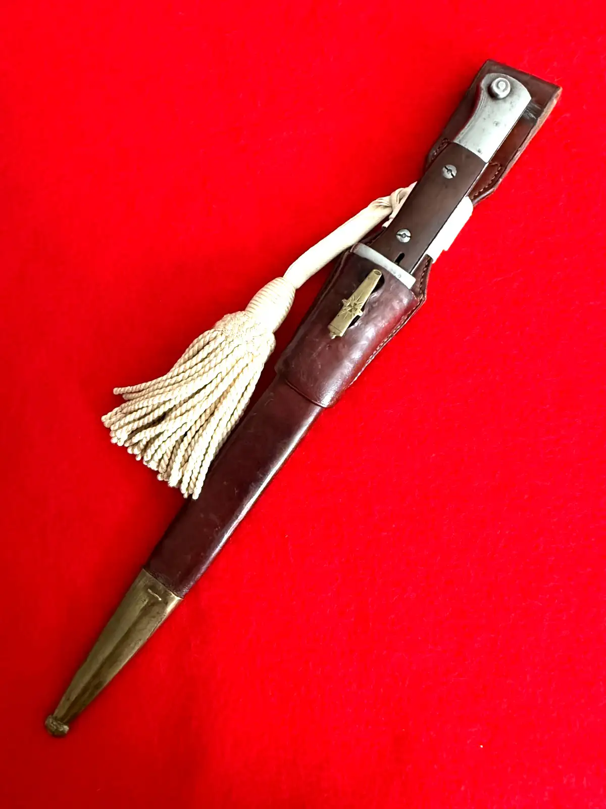 German WWI Erfurt 1915 M1884/98 Bayonet with Knot alternate view