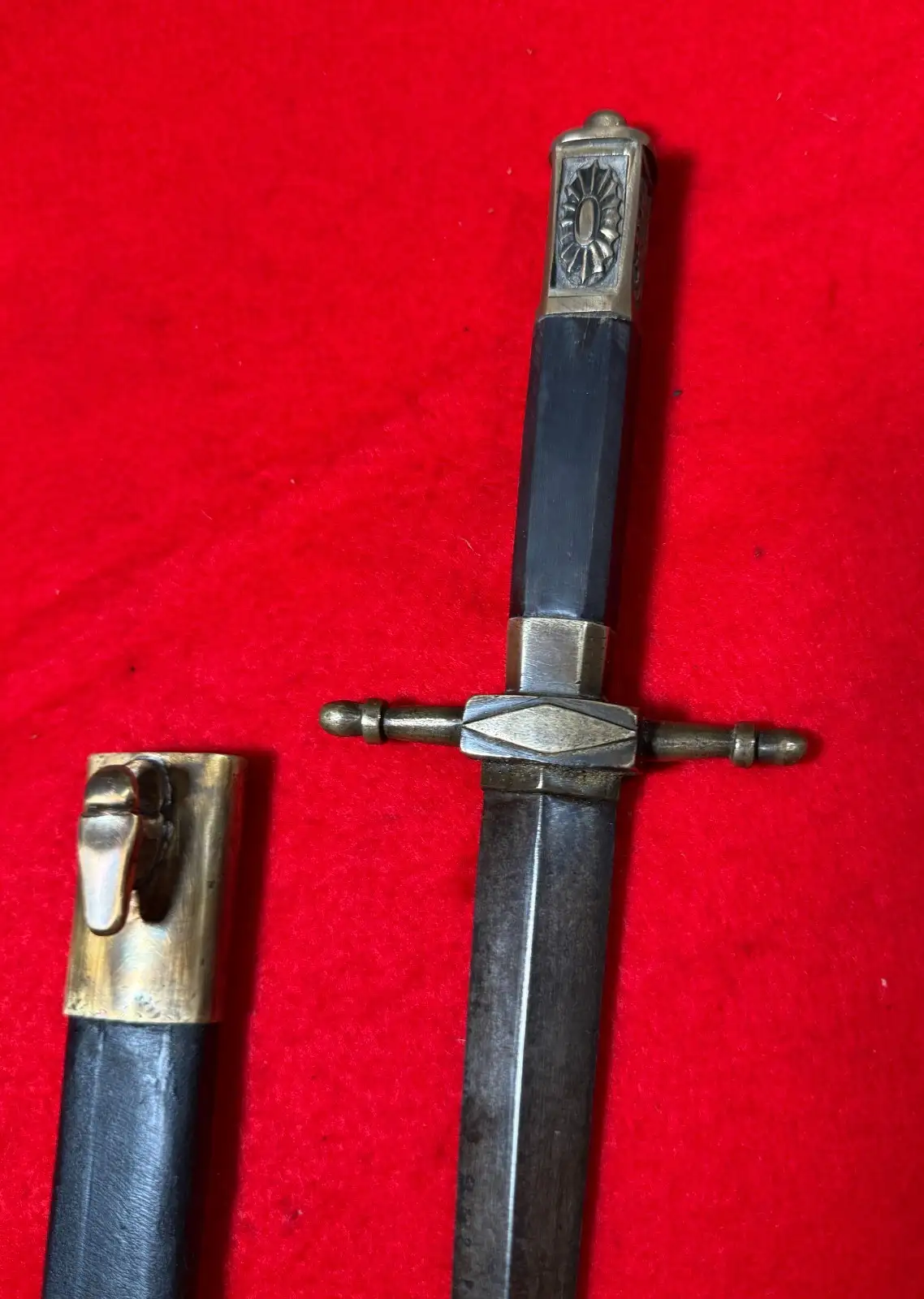 European 18th-19th Century Dirk Dagger - View 11