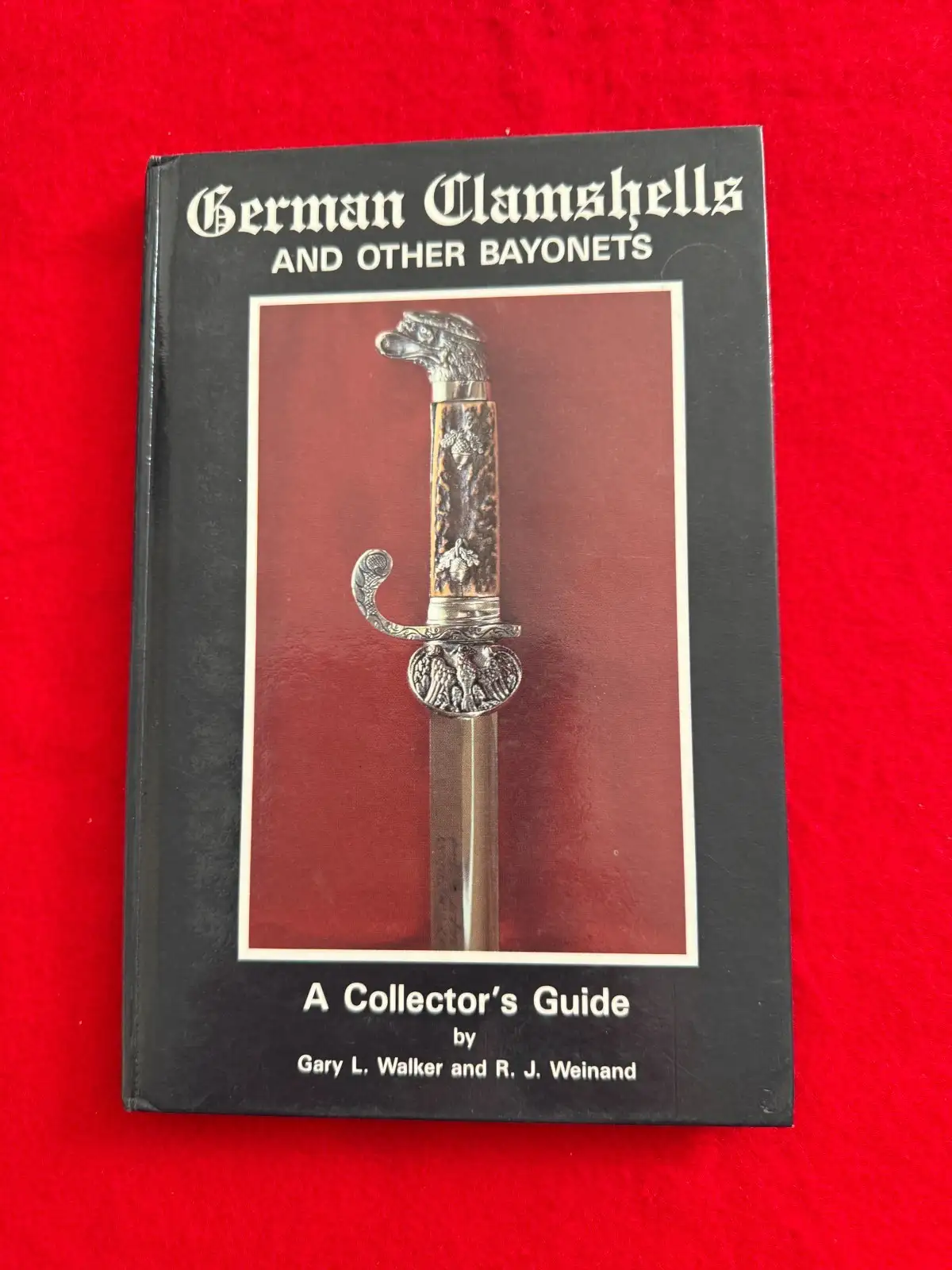US 20th Century German Clamshells Collector Guide Book