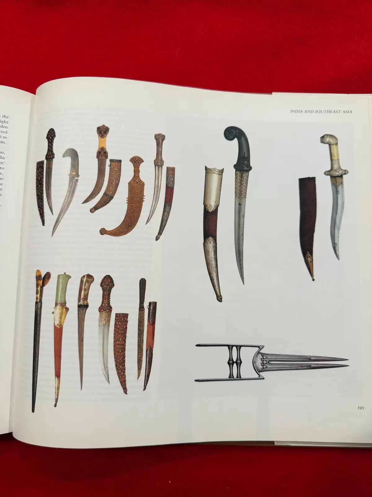 US 20th Century Swords and Hilt Weapons Reference Book - View 4